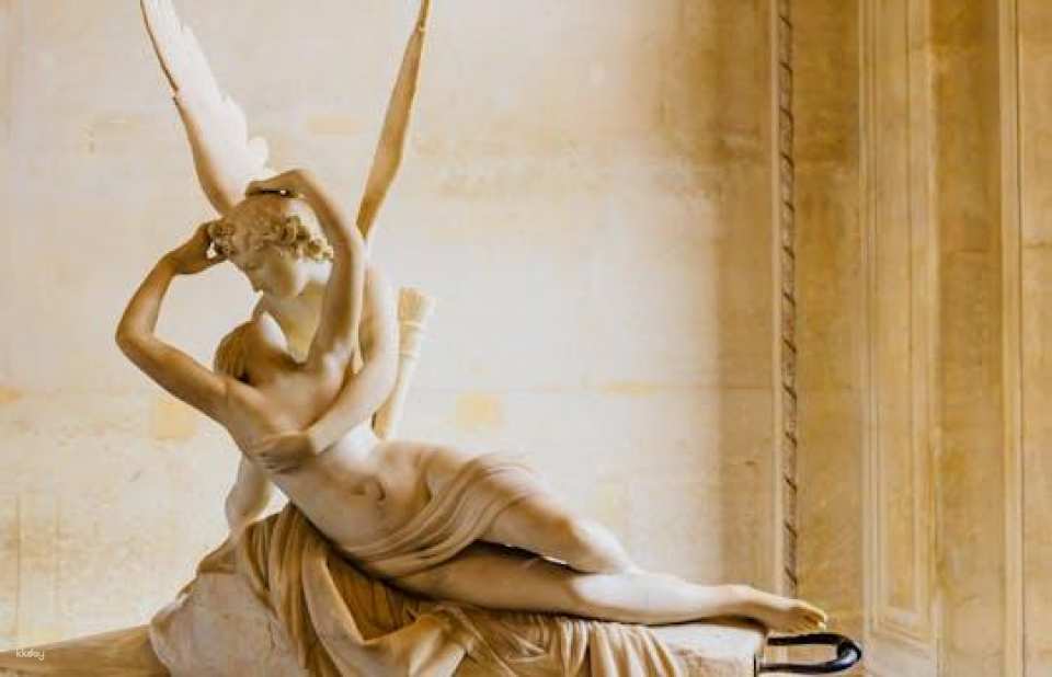 Louvre Museum guided tour with reserved access