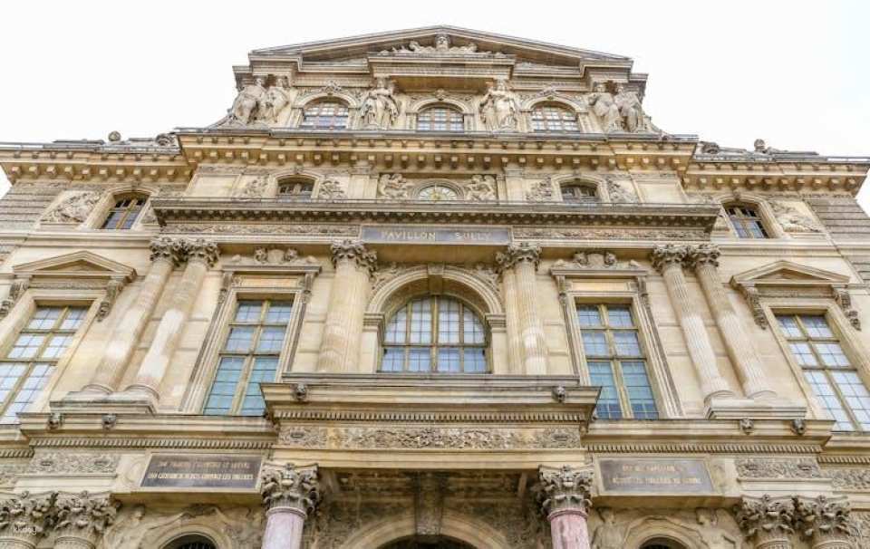 Louvre Museum guided tour with reserved access