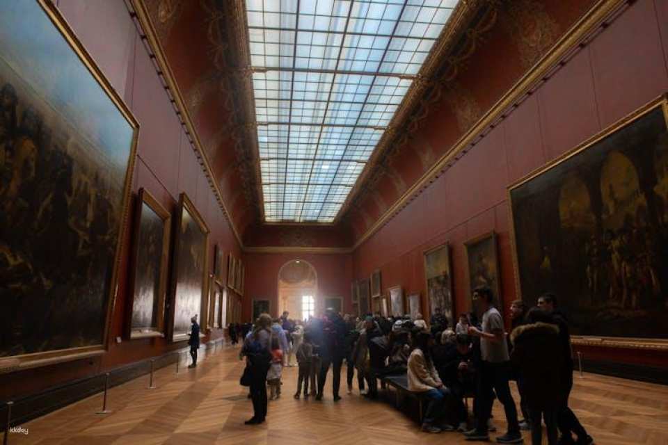 Louvre Museum guided tour with reserved access