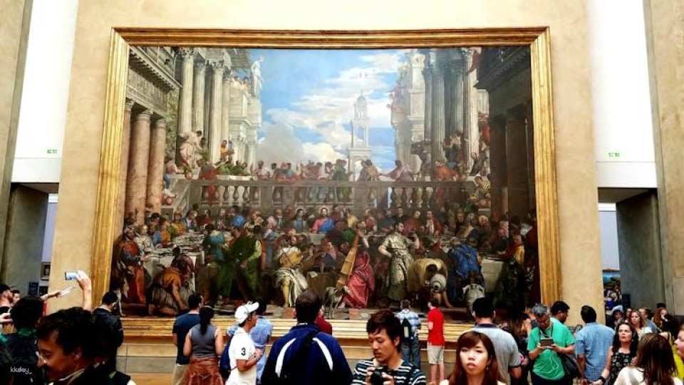 Louvre Museum Masterpieces Guided Tour with Reserved Access