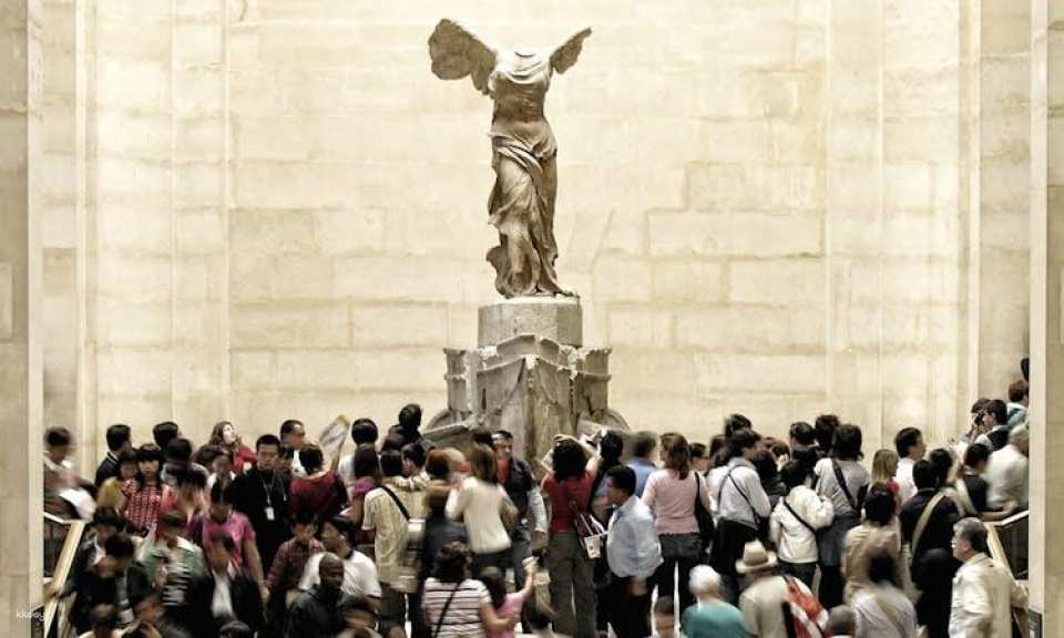 Louvre Museum Masterpieces Guided Tour with Reserved Access