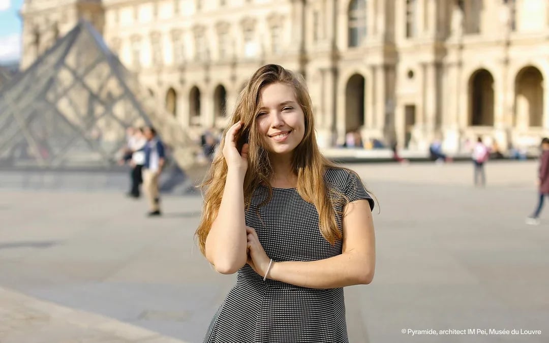 Louvre Museum Professional Photo Shoot Image 1