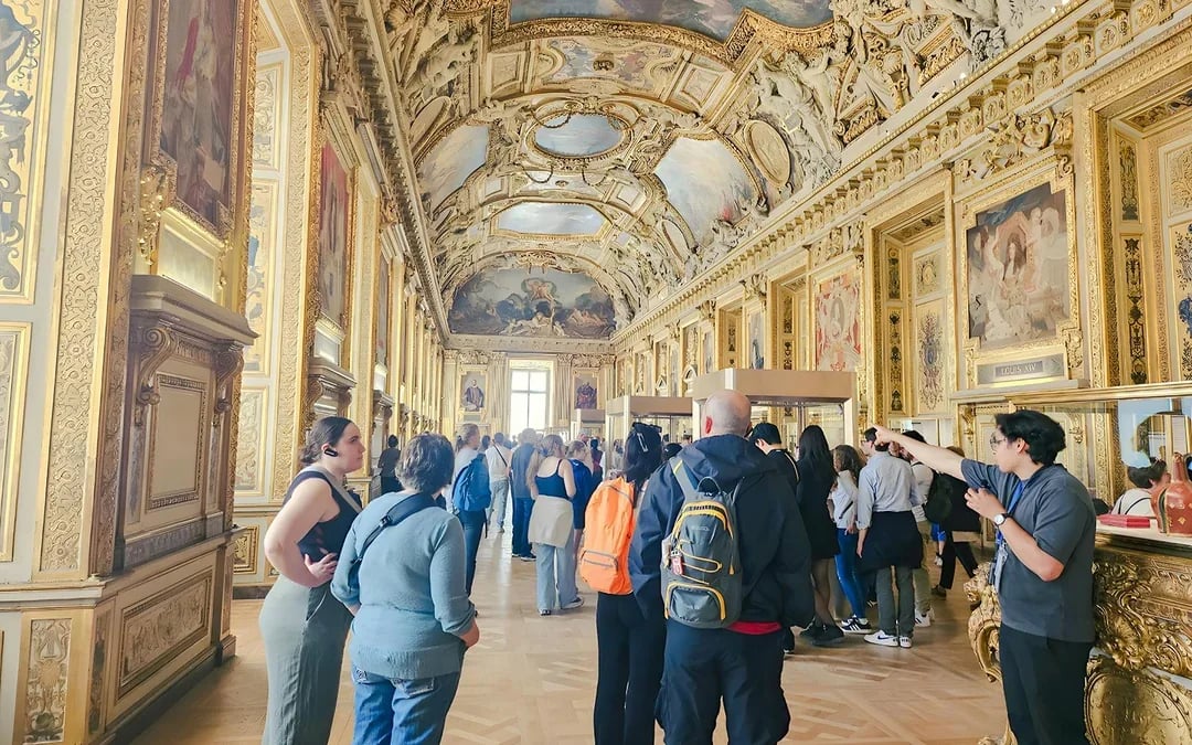 Louvre Museum Skip-the-Line Guided Tour Image 9