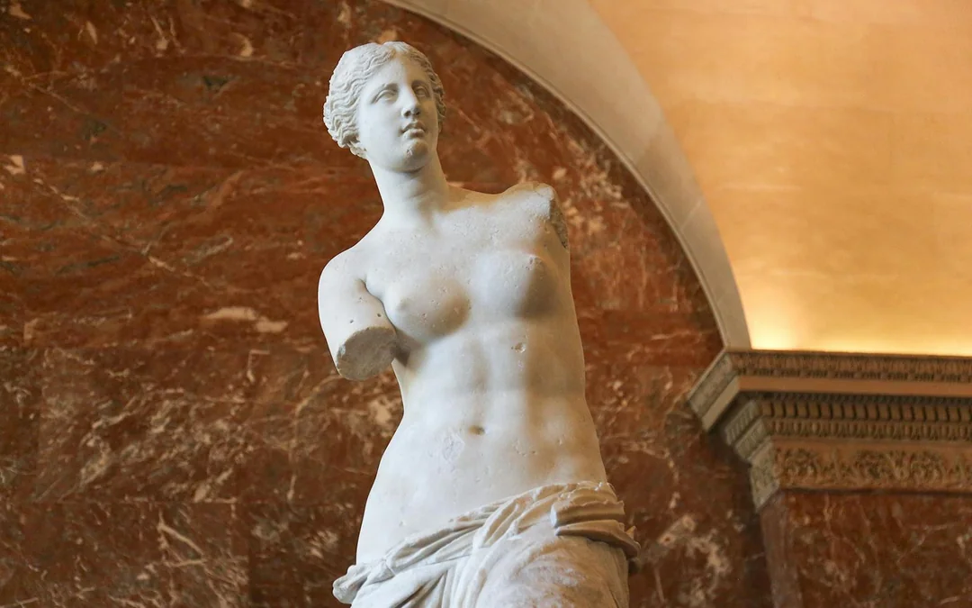 Louvre Museum Skip-the-Line Semi-Private Guided Tour Image 3