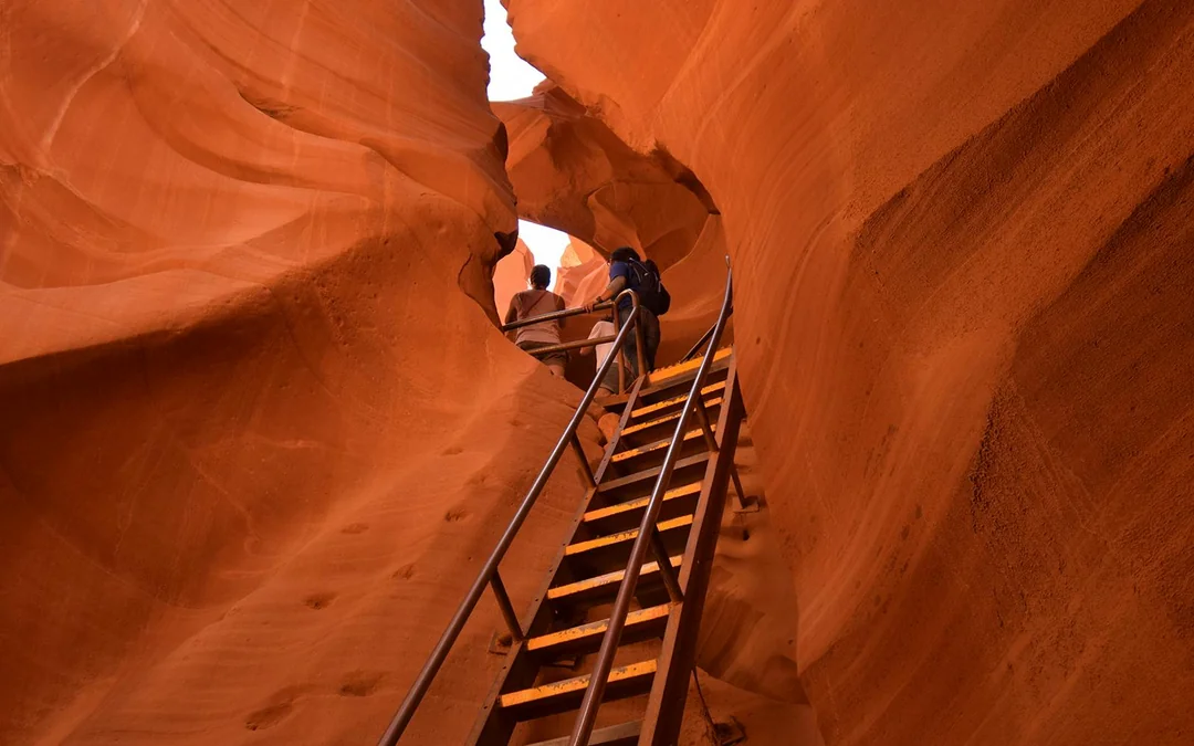 Lower Antelope Canyon Tour with Navajo Guide Image 5