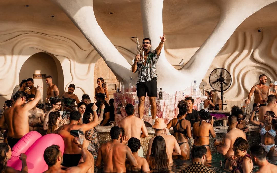 Luna Beach Club General Admission Image 1