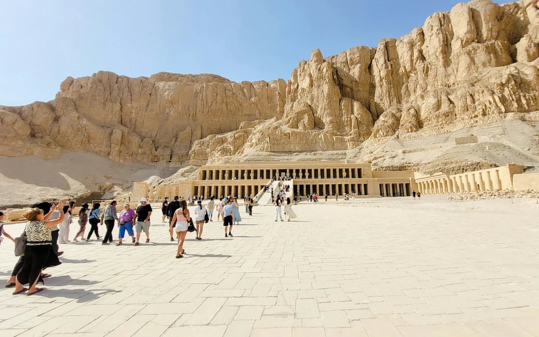Luxor West Bank Private Tour with Egyptologist Guide: Valley of the Kings and Hatshepsut Temple Image 1