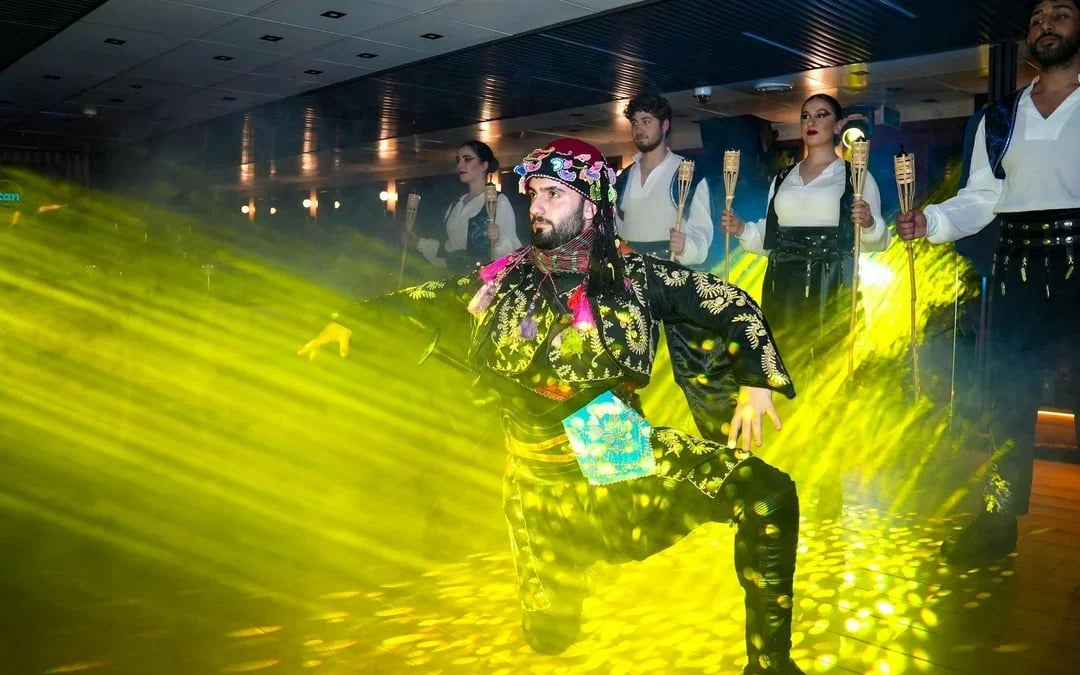 Luxury Bosphorus Dinner Cruise with Hotel Pickup Image 6
