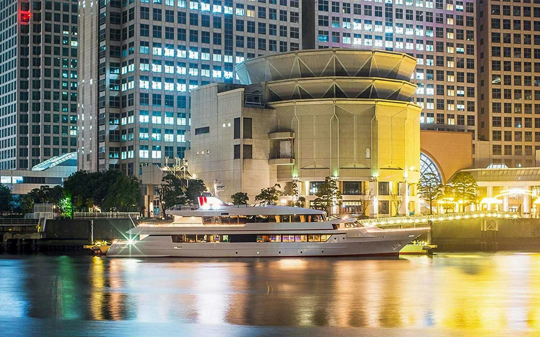 Luxury Dinner Cruise in Tokyo Image 1