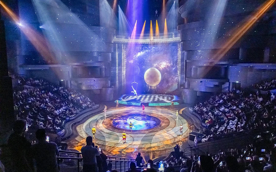 Luxury Dubai Canal Dinner Cruise with La Perle Show Gold Pass Image 5