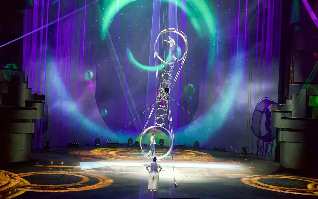 Luxury Dubai Canal Dinner Cruise with La Perle Show Gold Pass Image 10