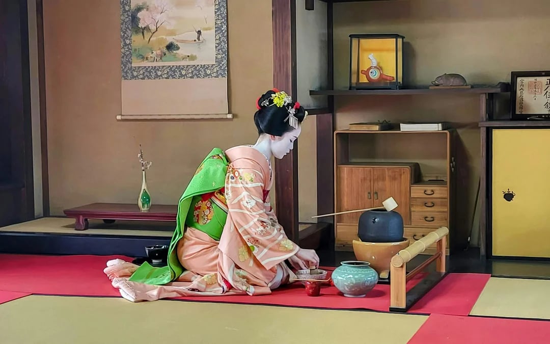 Maiko Happy Hour at a Historic Machiya Image 1