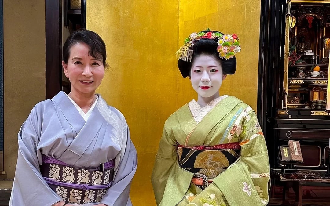 Maiko Happy Hour at a Historic Machiya Image 2