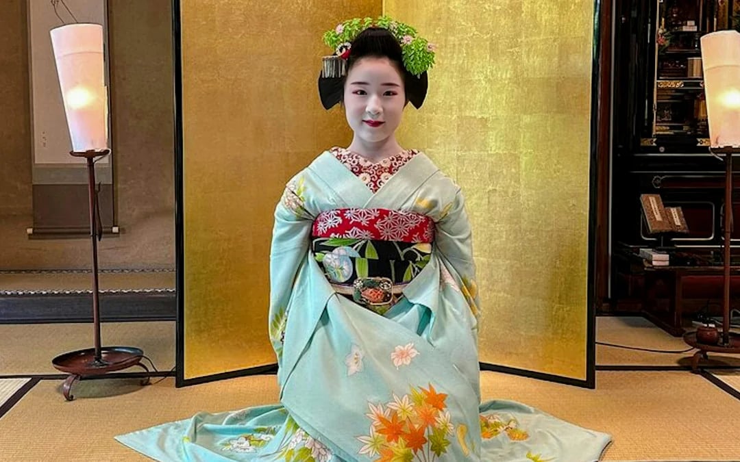 Maiko Happy Hour at a Historic Machiya Image 4