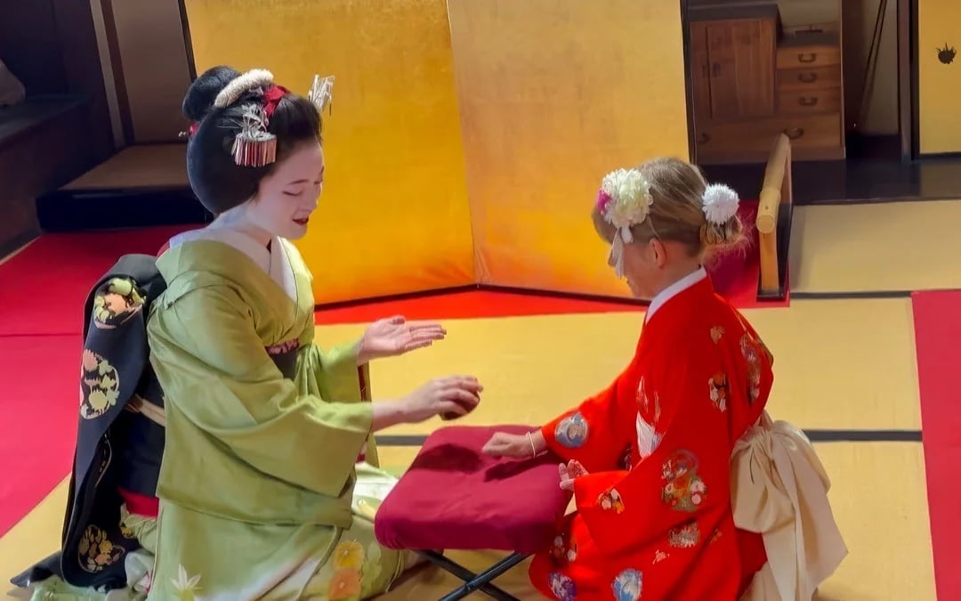 Maiko Happy Hour at a Historic Machiya Image 5