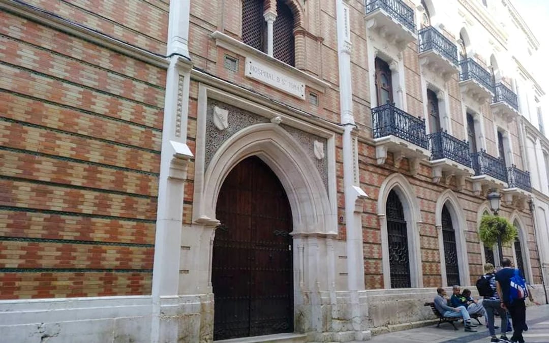 Malaga Old Town Small-Group Guided Walking Tour Image 2