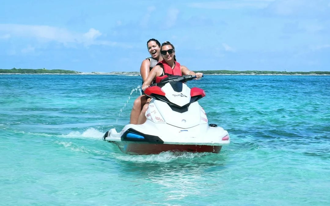 Mansa Bay Private Island: Swim with Pigs Half Day Trip with Snorkelling & Lunch Image 4