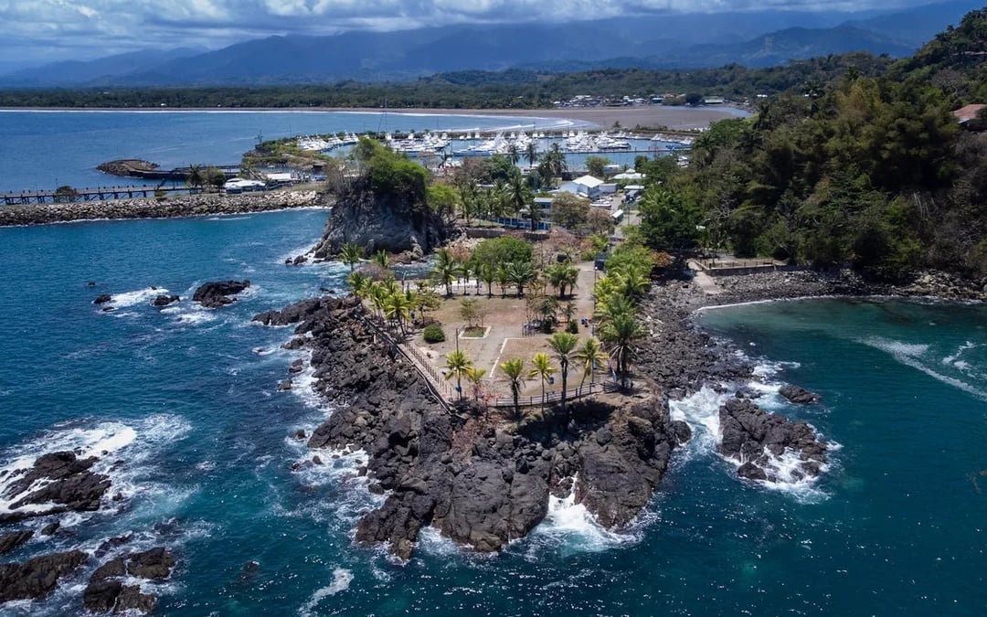Manuel Antonio Ocean Kayaking and Snorkeling Tour with Hotel Transfers, Lunch or Dinner, and Bilingual Guide Image 4