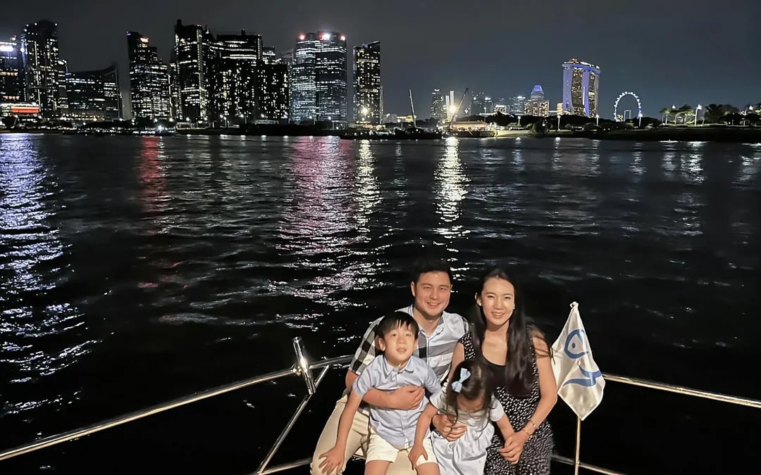 Marina Bay Sands Yacht Cruise with Wings of Time Image 3