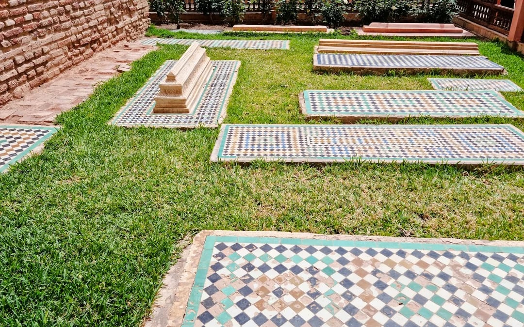 Marrakech Guided Walking Tour: Saadian Tombs, Bahia Palace and Medina Souks Image 9