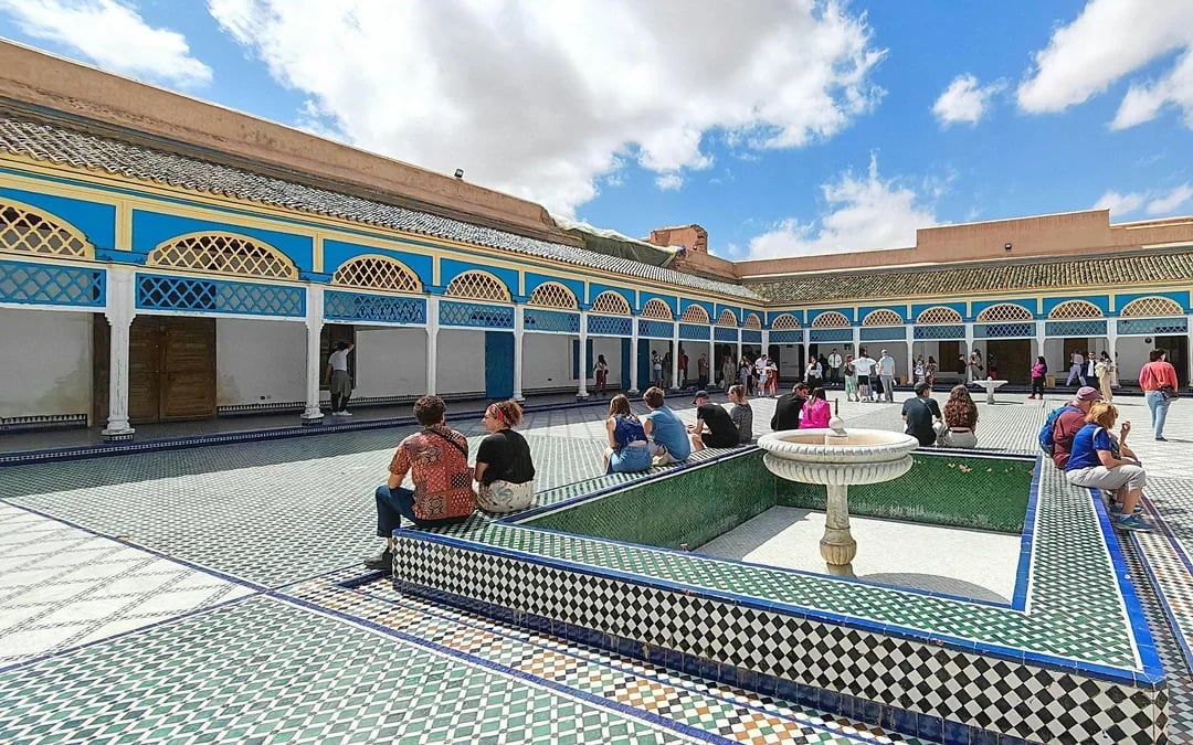 Marrakech Highlights: Bahia Palace, Saadian Tombs, Souks and Medina Guided Tour Image 11