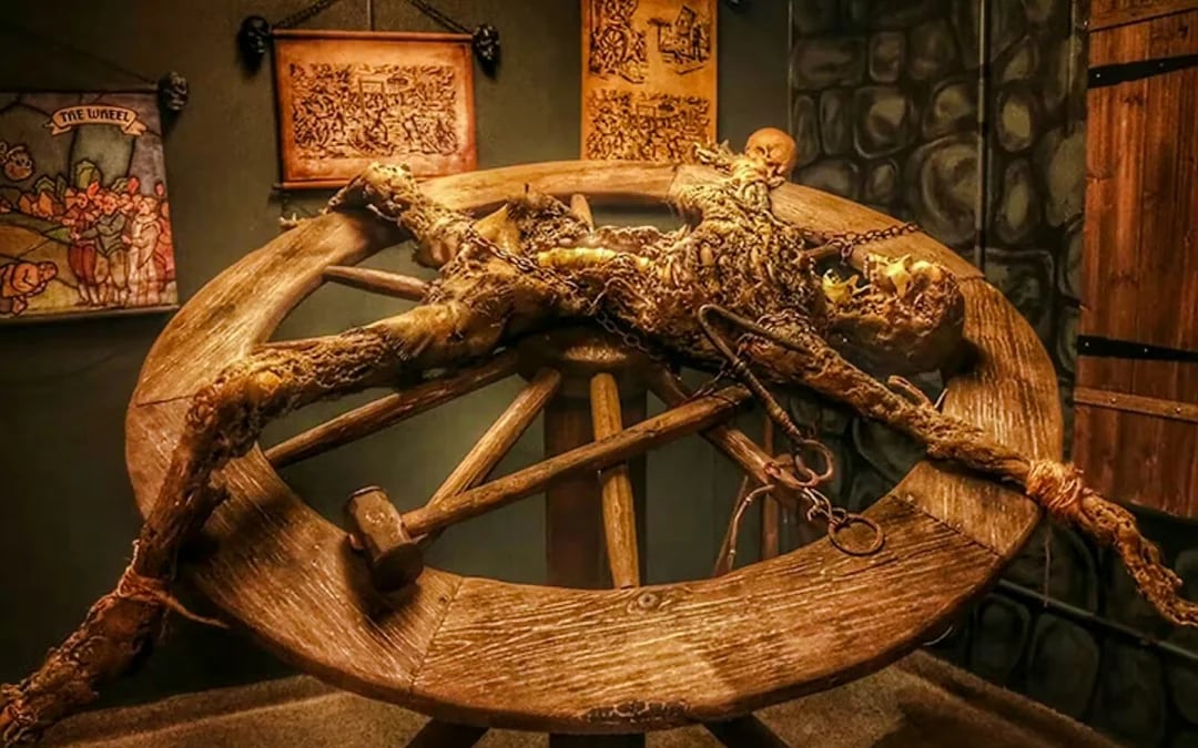 Medieval Torture Museum + Tiny Art Gallery Tickets with Audio Guide and Ghost Hunting App Image 4