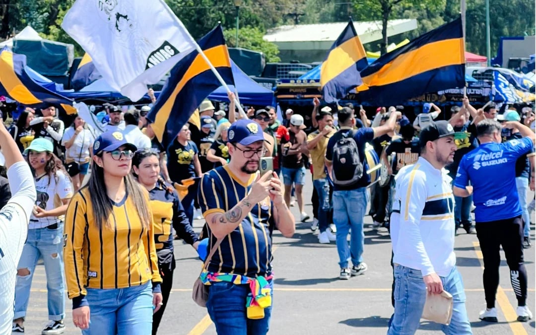 Mexico City Live Football Match Experience With Beer and Drop-Off Image 5