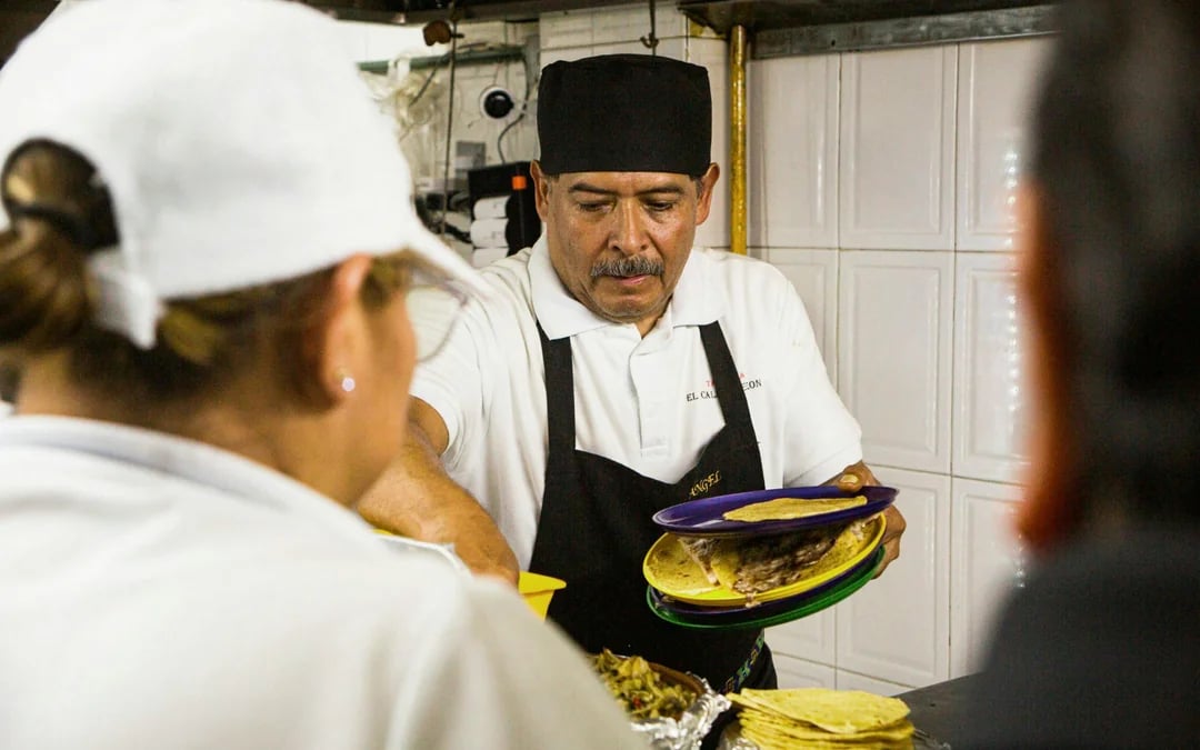 Mexico City Taco and Mezcal Night Tour Image 9