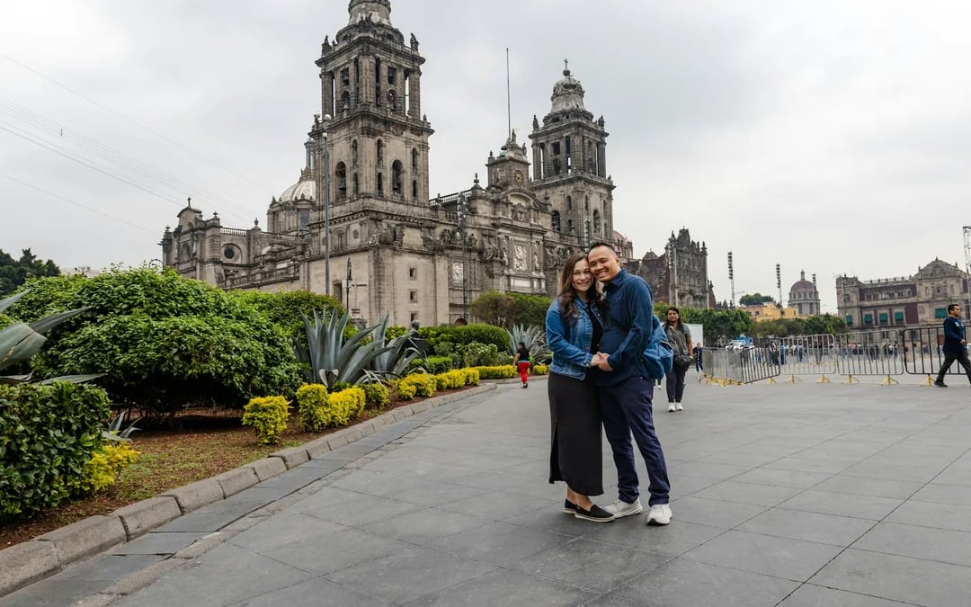 Mexico City Vacation Photoshoot at Iconic Landmarks Image 4