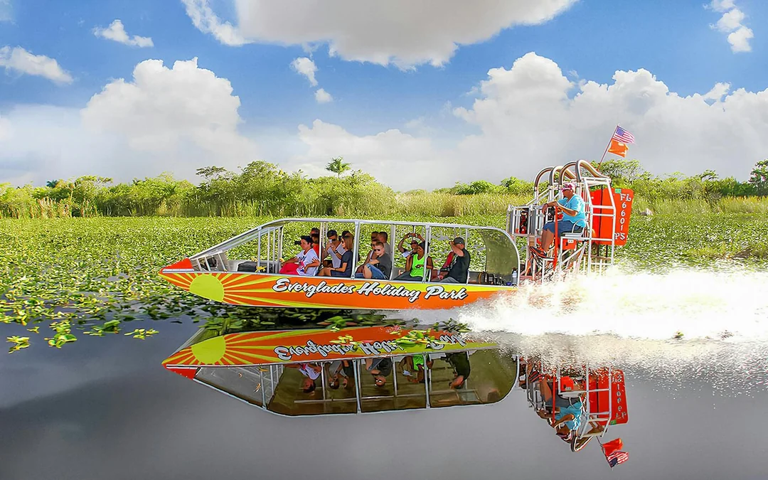 Miami: Everglades Holiday Park Airboat Tour with Wildlife Show & Animal Encounter Image 1