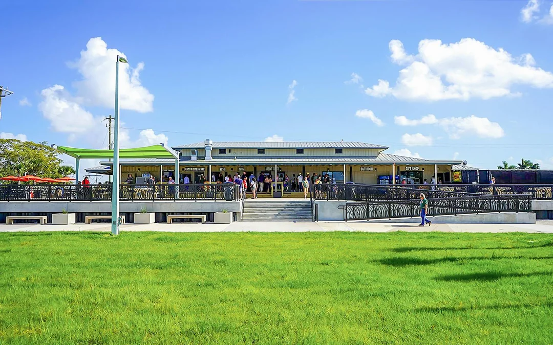 Miami: Everglades Holiday Park Airboat Tour with Wildlife Show & Animal Encounter Image 7