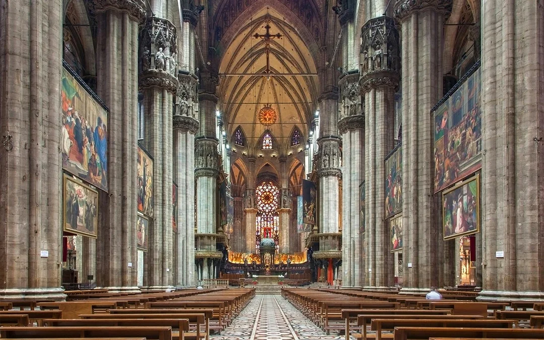 Milan Cathedral and Terraces Skip-the-Line Guided Tour Image 3