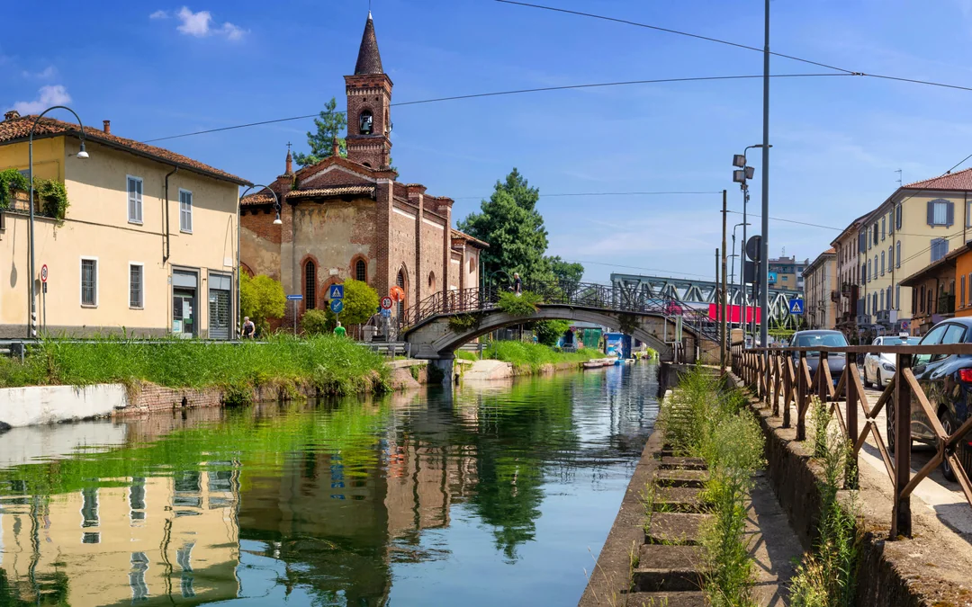 Milan Navigli Boat Cruise with Aperitif Image 3