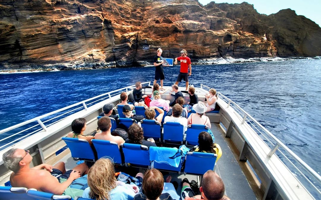 Molokini Crater & Turtle Arches Snorkel by Adventure Raft Image 1