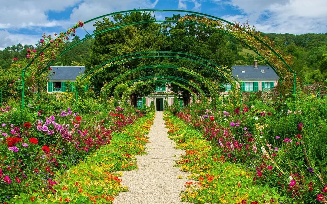 Monet’s House & Gardens Skip-the-Line Entry with Giverny Guided Walking Tour Image 3