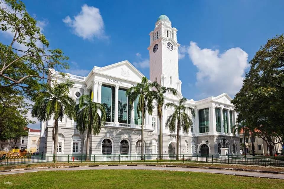 Monumental Hunt in The Civic District I Singapore