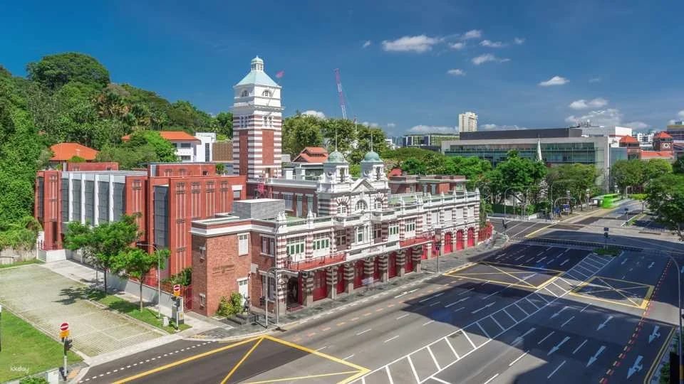 Monumental Hunt in The Civic District I Singapore