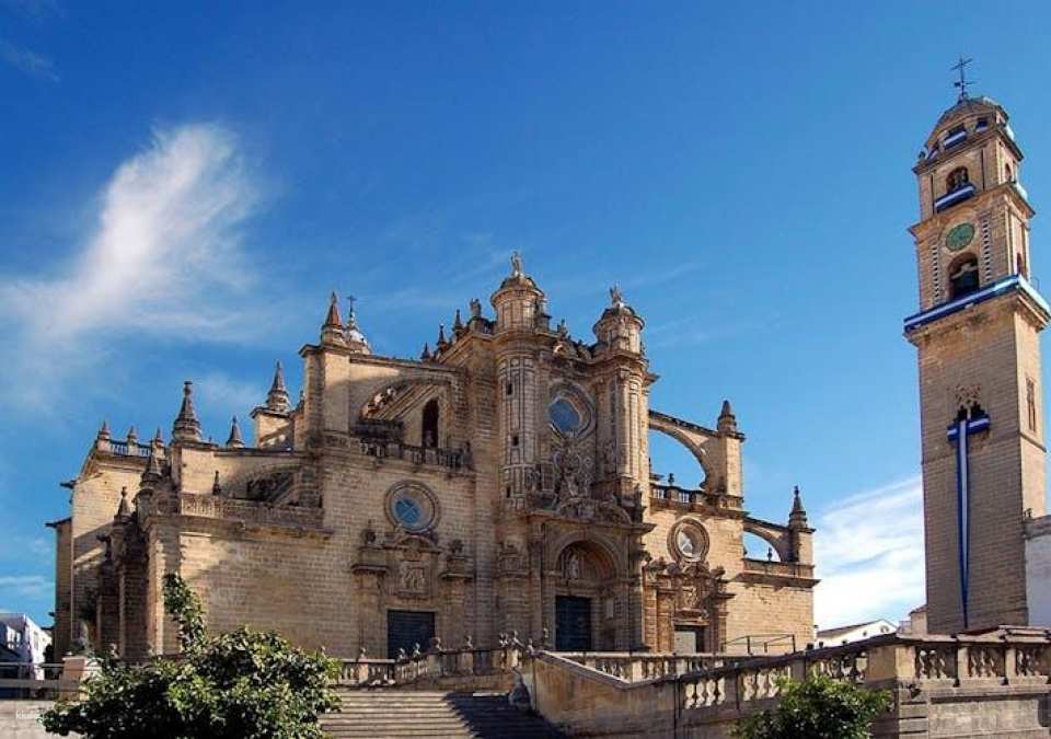Monumental Jerez walking tour with Mudejar Alcazar and Cathedral tickets