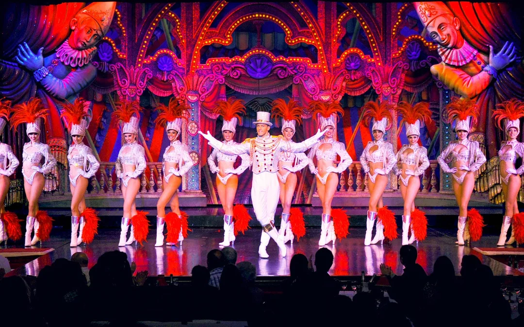 Moulin Rouge Show & Paris City Tour Image 12
