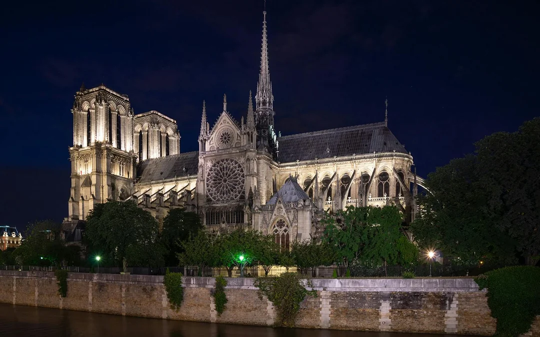 Moulin Rouge Show & Paris City Tour Image 5