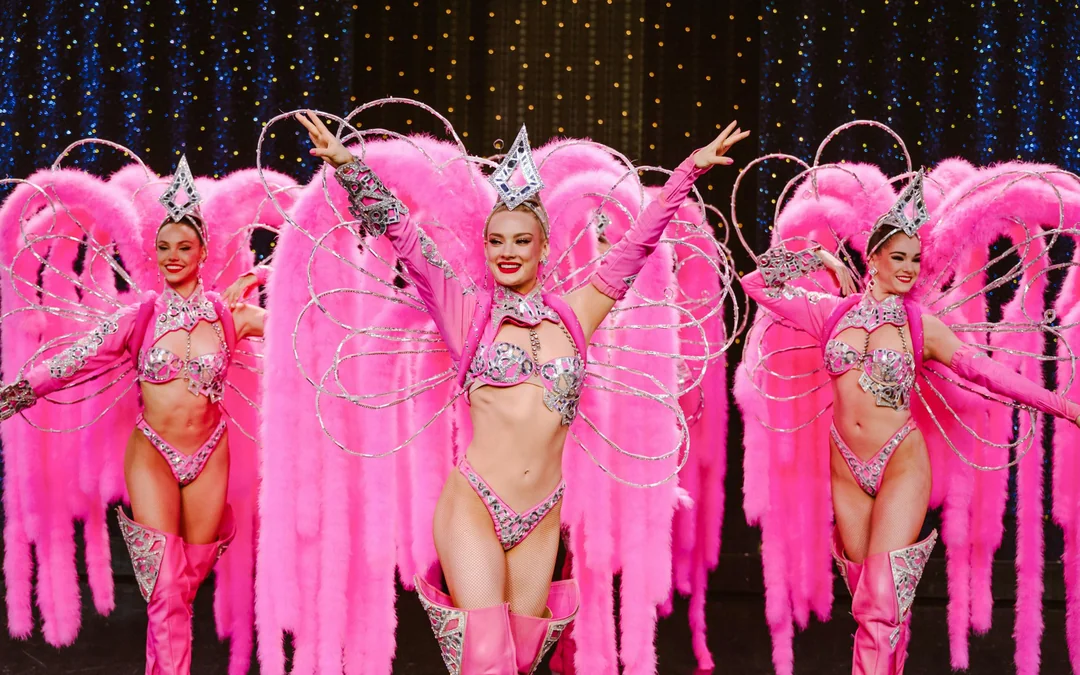 Moulin Rouge Show with Champagne Image 1