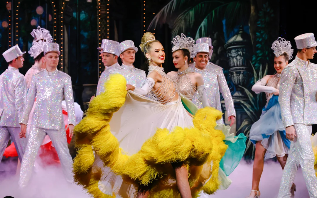 Moulin Rouge Show with Champagne Image 2