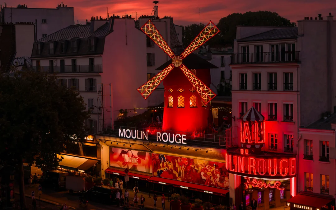 Moulin Rouge Show with Champagne Image 4