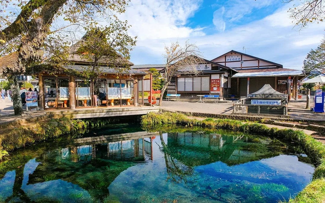 Mount Fuji Highlights Tour: Chureito Pagoda, Lake Kawaguchi, Oshino Hakkai, & More Image 7