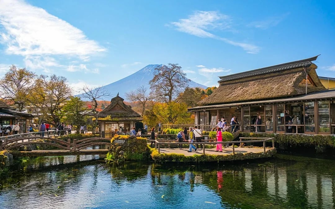 Mount Fuji Tour with Hakone Ropeway, Lake Ashi, Hakone Shrine, & More Image 5
