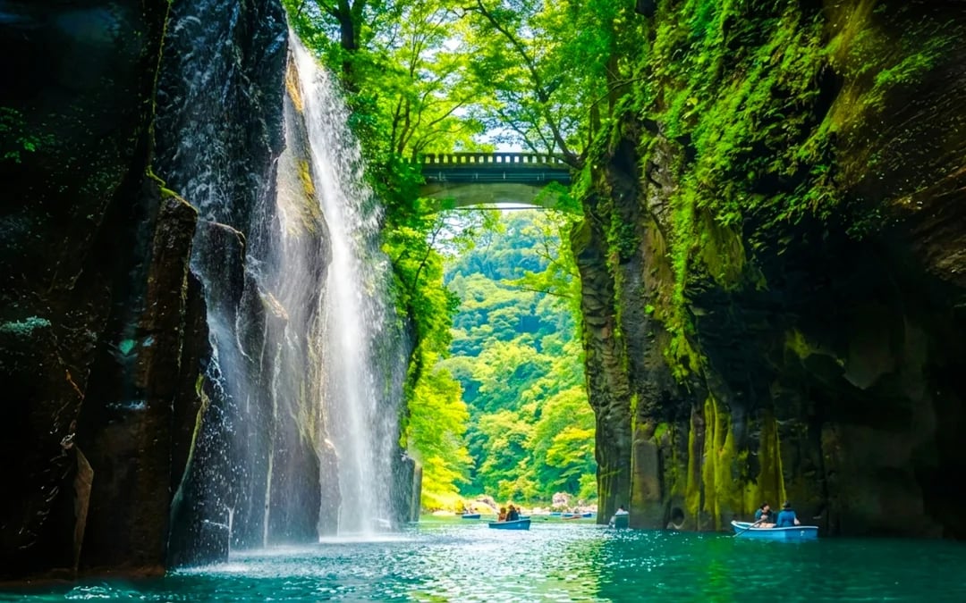 Mt. Aso Crater and Takachiho Gorge Day Tour Image 7