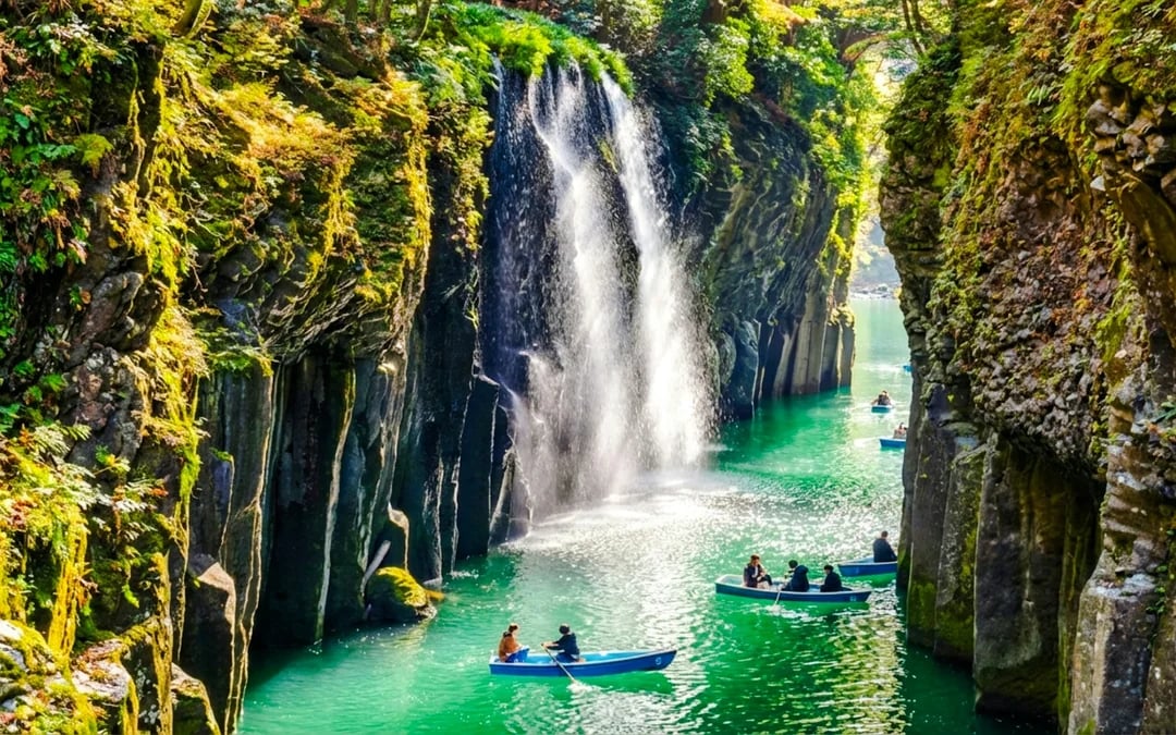 Mt. Aso Crater and Takachiho Gorge Day Tour Image 10