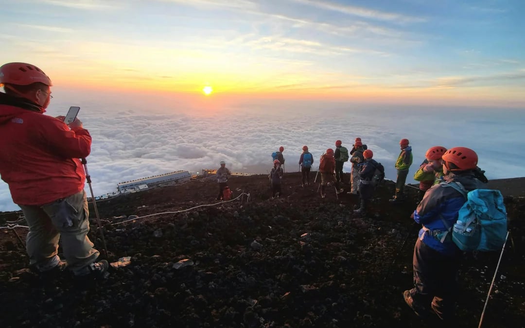 Mt. Fuji Climbing Tour 2026 2-Day Bus Tour from Tokyo (Shinjuku Round-trip Plan) Image 2