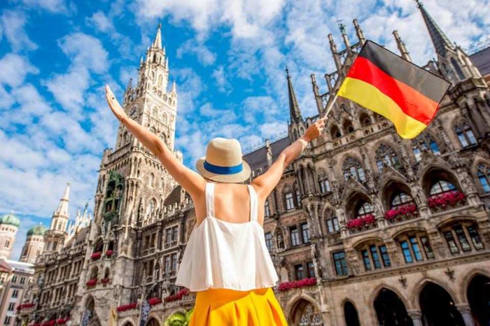 Munich Old Town Tour with Audio Guide App