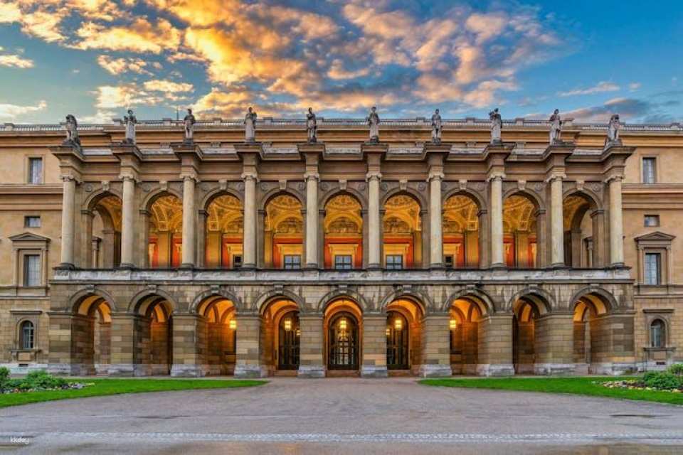 Munich Old Town Tour with Audio Guide App